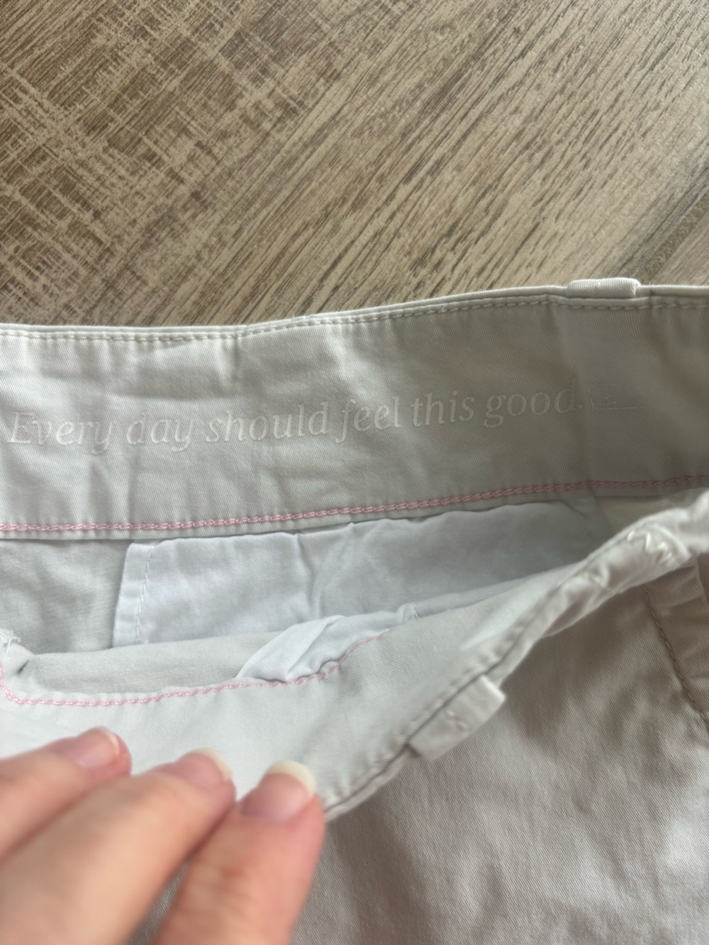 Vineyard Vines light kahaki Women's Cotton Bermuda Shorts great condition - Picture 5 of 7